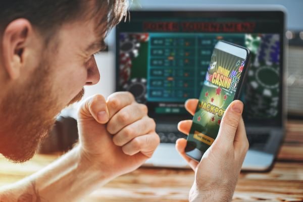 Filipino player placing a bet on sulit777 using a smartphone with GCash payment